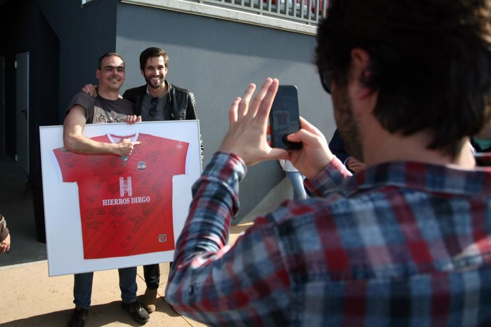 El club homenajea en su despedida al capitán tras 15 años en el club y a su entrenador, tras seis temporadas al frente del banquillo.