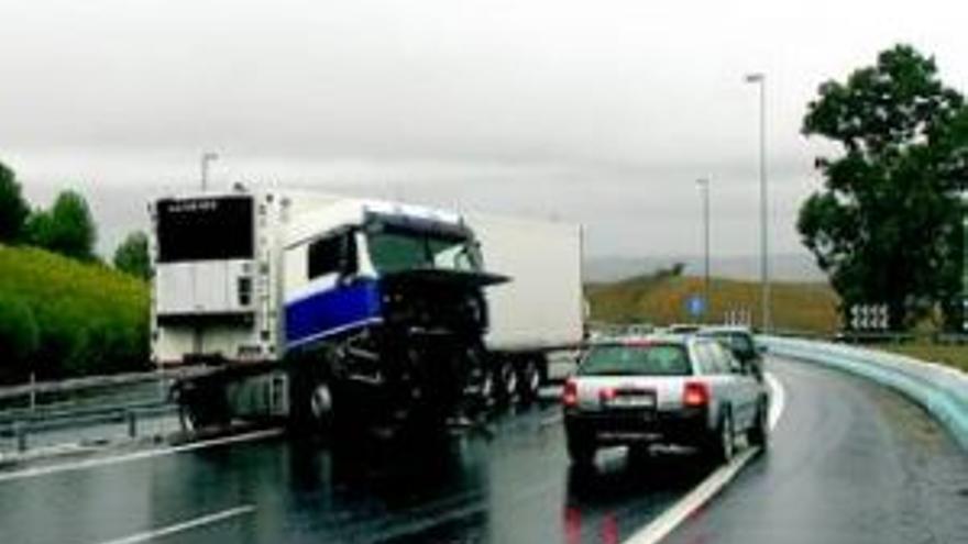 Aparatoso accidente de
un camion