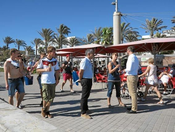 José Hila besucht die Playa de Palma