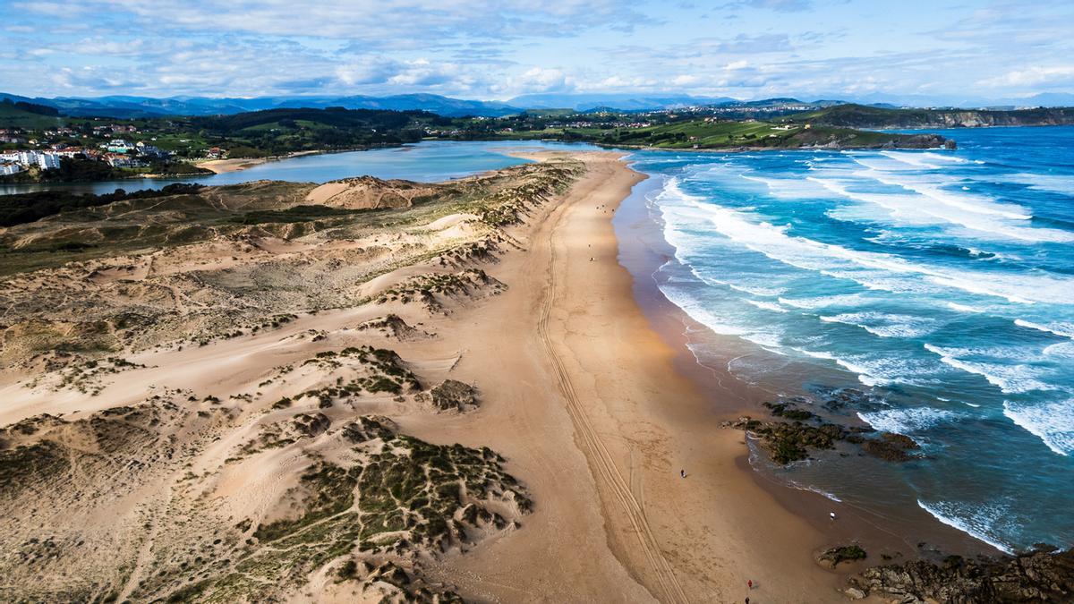 Playa de Valdearenas (Liencres, Cantabria)
