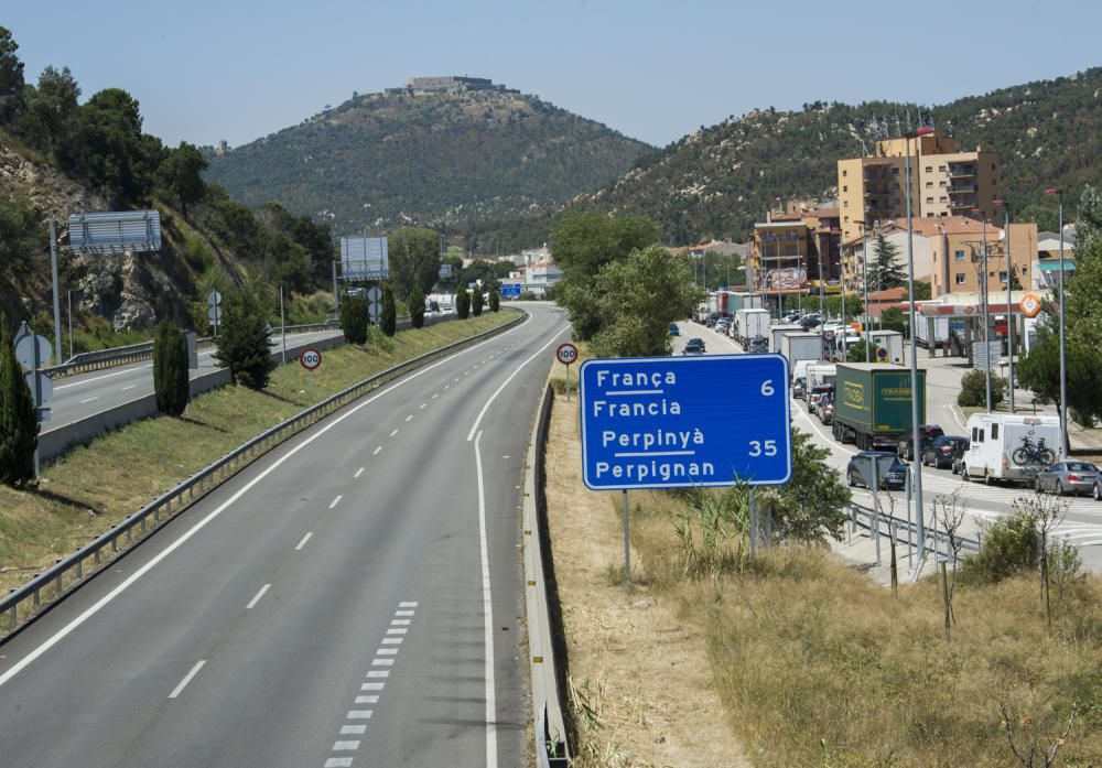 Un incendi a França talla l'Ap-7