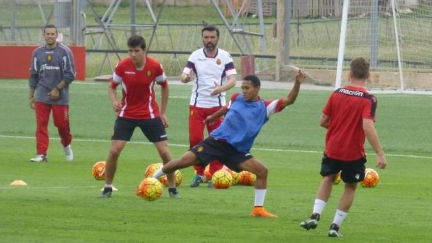 El Mallorca juvenil realizó ayer su último entrenamiento en son Bibiloni.