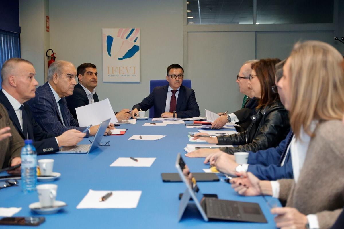 Reunión de los miembros del patronato del Ifevi.