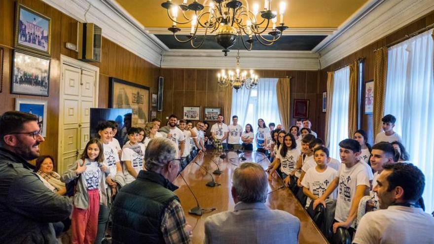 La recepción de la banda murciana en el Ayuntamiento de Mieres.