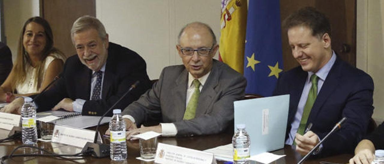 Montoro obliga a 36 ayuntamientos valencianos a hacer nuevos recortes