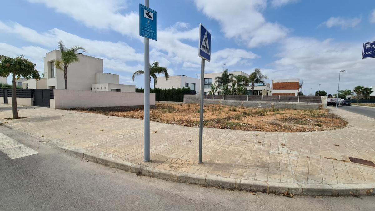 Entrada la urbanización de Santa Ana donde se instalaron cámaras debido a los continuos robos.