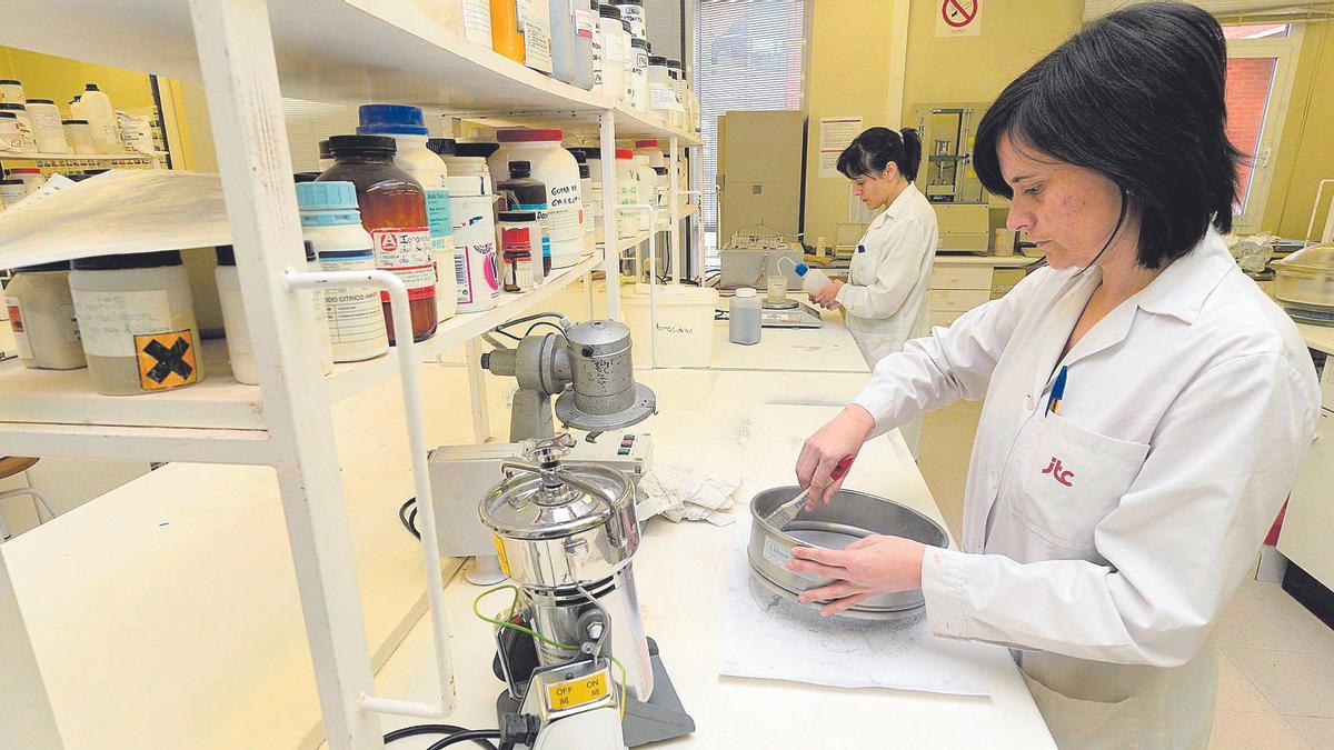 Instalaciones del Instituto de Tecnología Cerámica de Castellón, donde investigan para hacer el azulejo más competitivo.