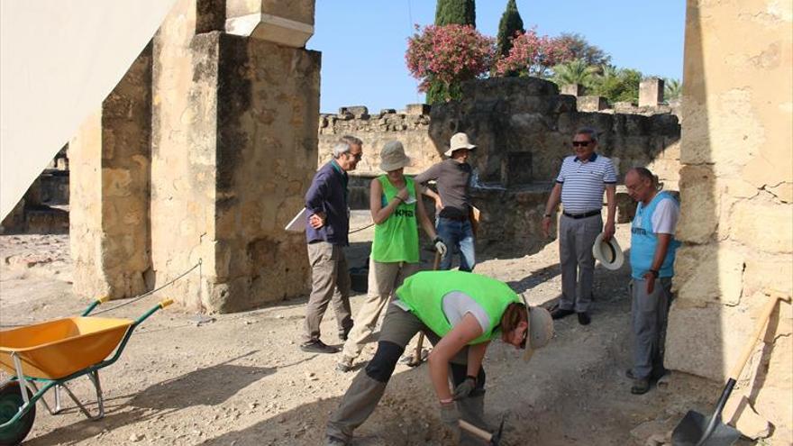 El delegado de cultura visita la excavación de mAdinat al-zahra