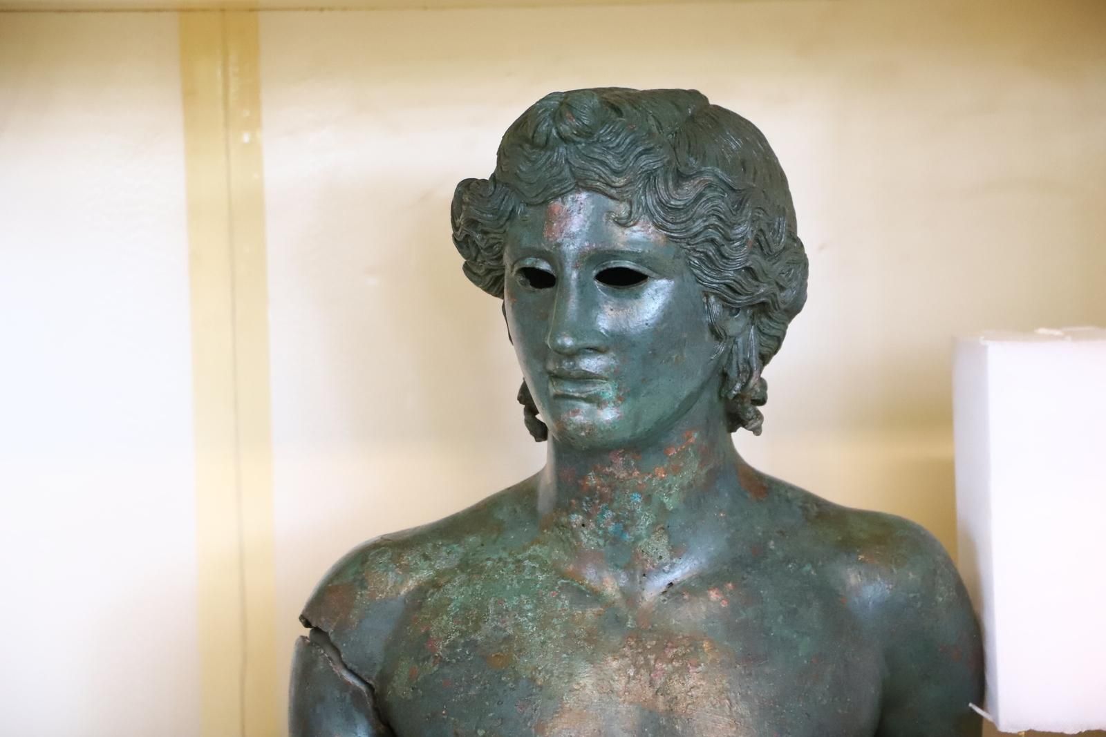 Los efebos de Pedro Abad en el Museo Arqueológico