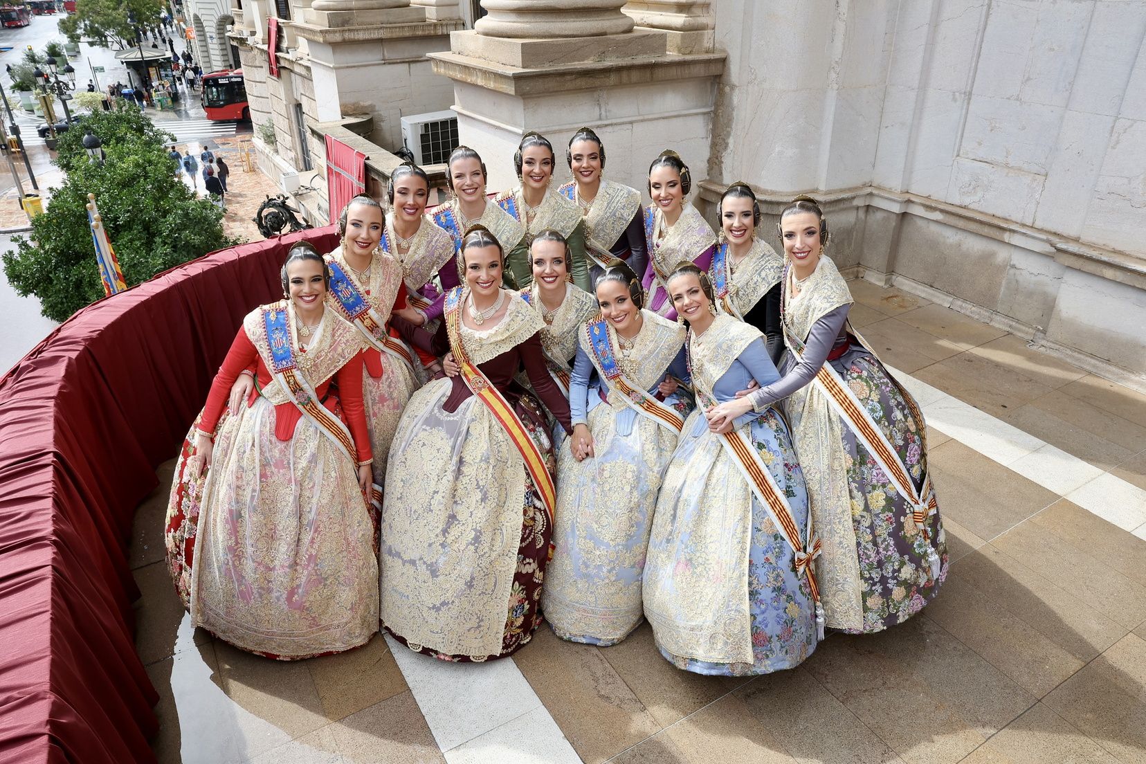 Balcón y "mocaorà" en la despedida de Berta Peiró y la corte 2025