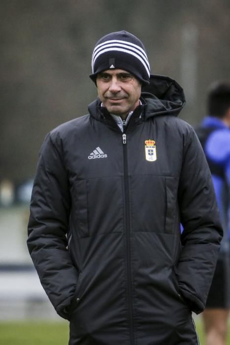 Entrenamiento del Real Oviedo a puerta cerrada en El Requexón.