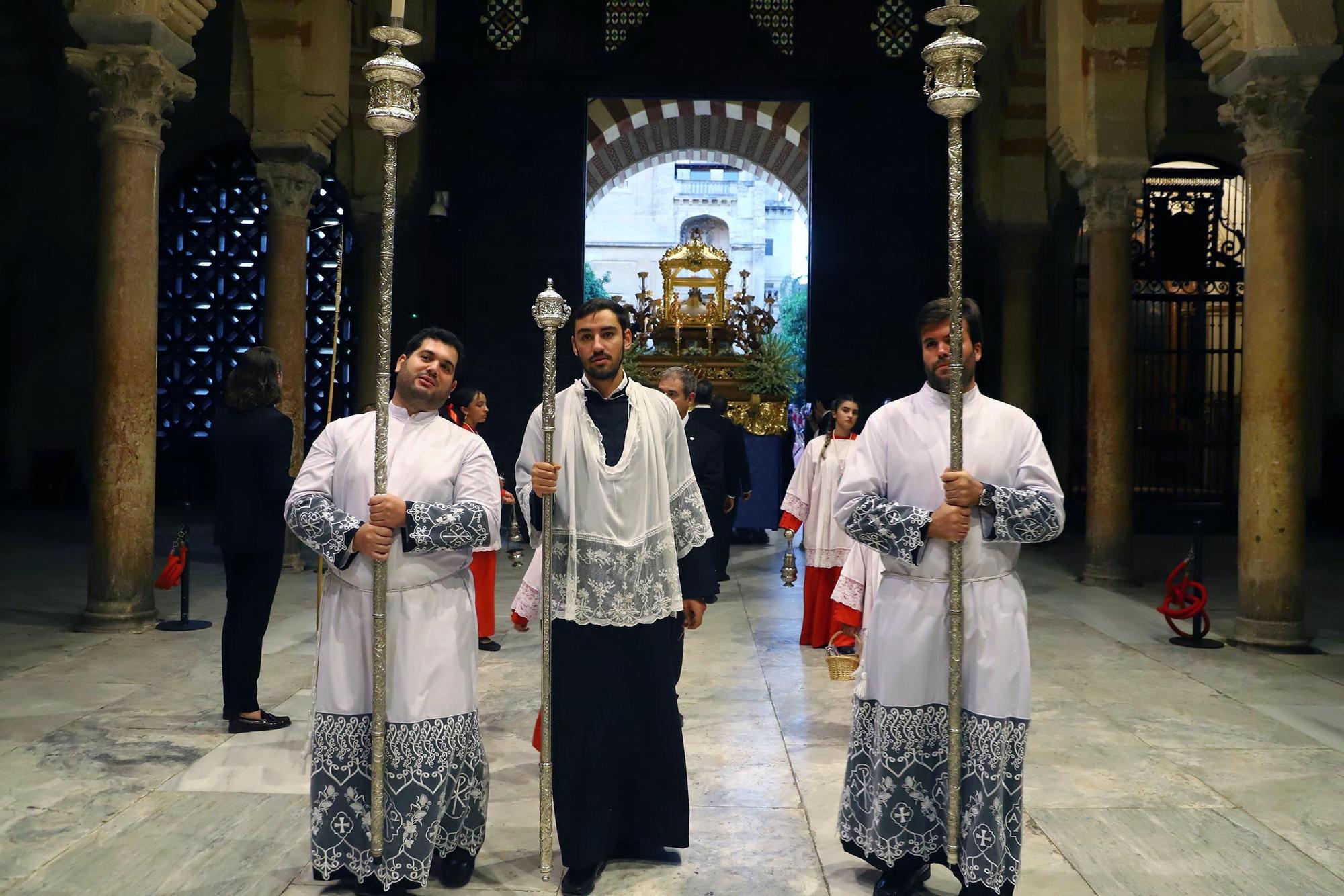 La Virgen del Tránsito llega a la Catedral en su esperada procesión