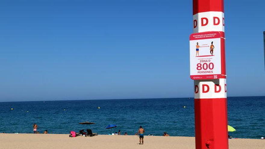 Un dels cartells que delimiten les noves sectoritzacions a les platges de Platja d&#039;Aro.