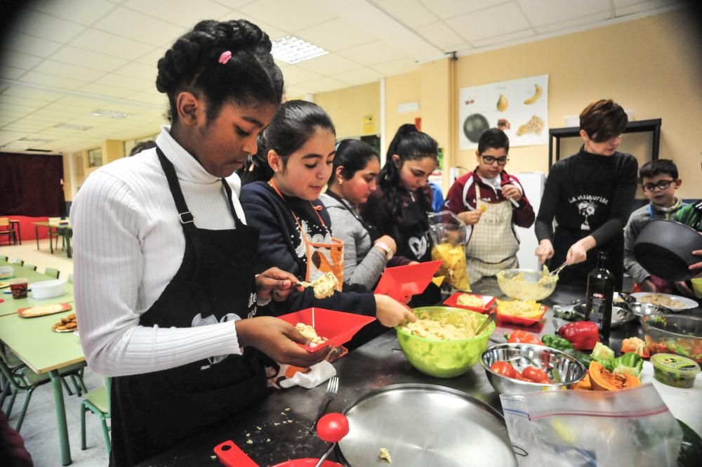 Pequeños chefs de Rubiáns con las manos en la masa