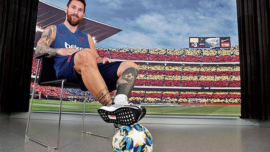 Lionel Messi beim Fotoshooting vor dem Interview in Barcelona.