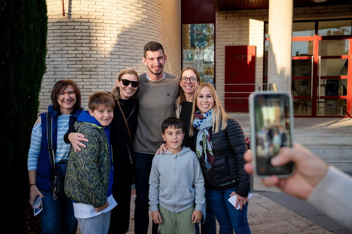 Homenaje de Bellreguard a su deportista más ilustre, Quique Llopis Doménech