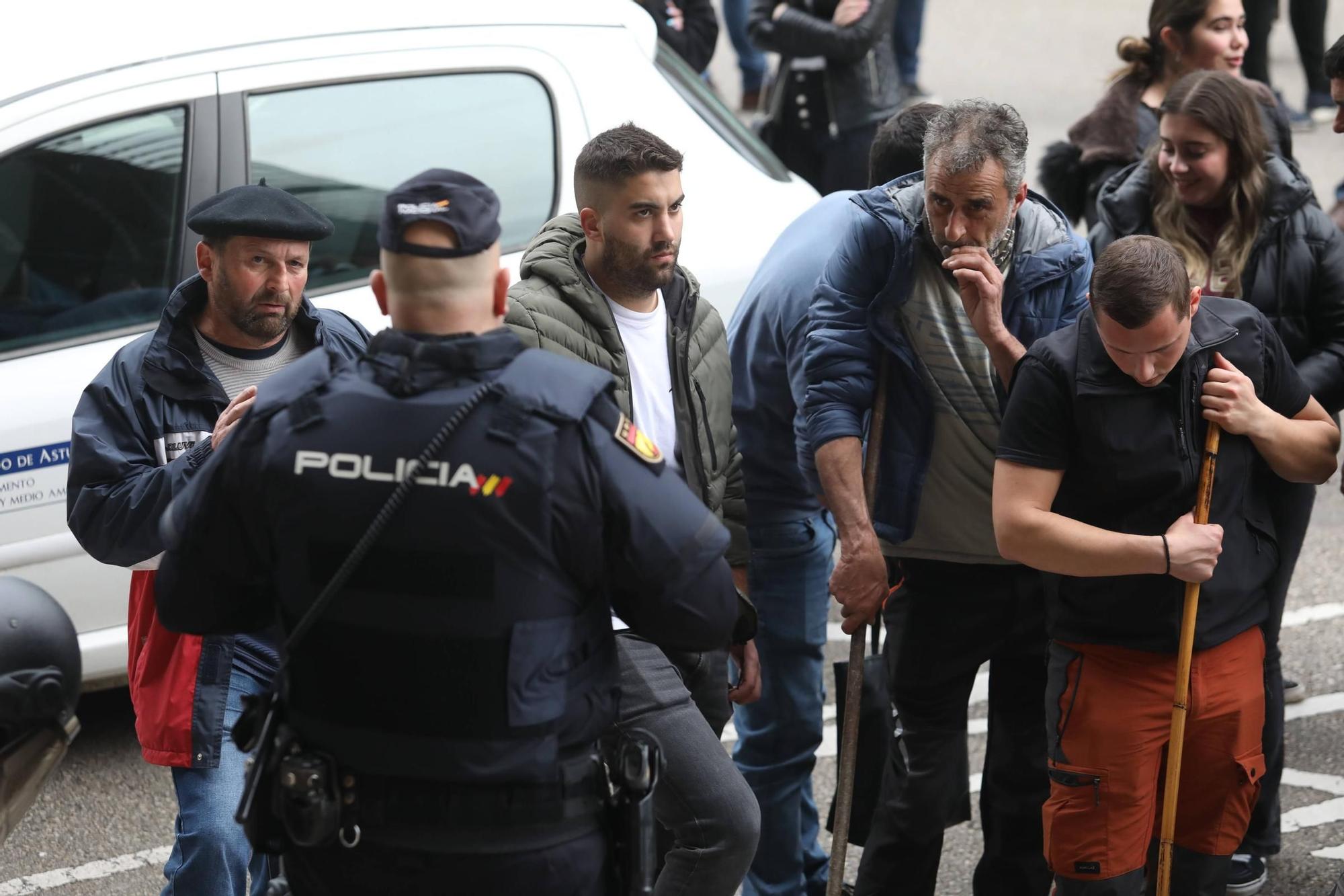 Protestas de los ganaderos y agricultores en Oviedo