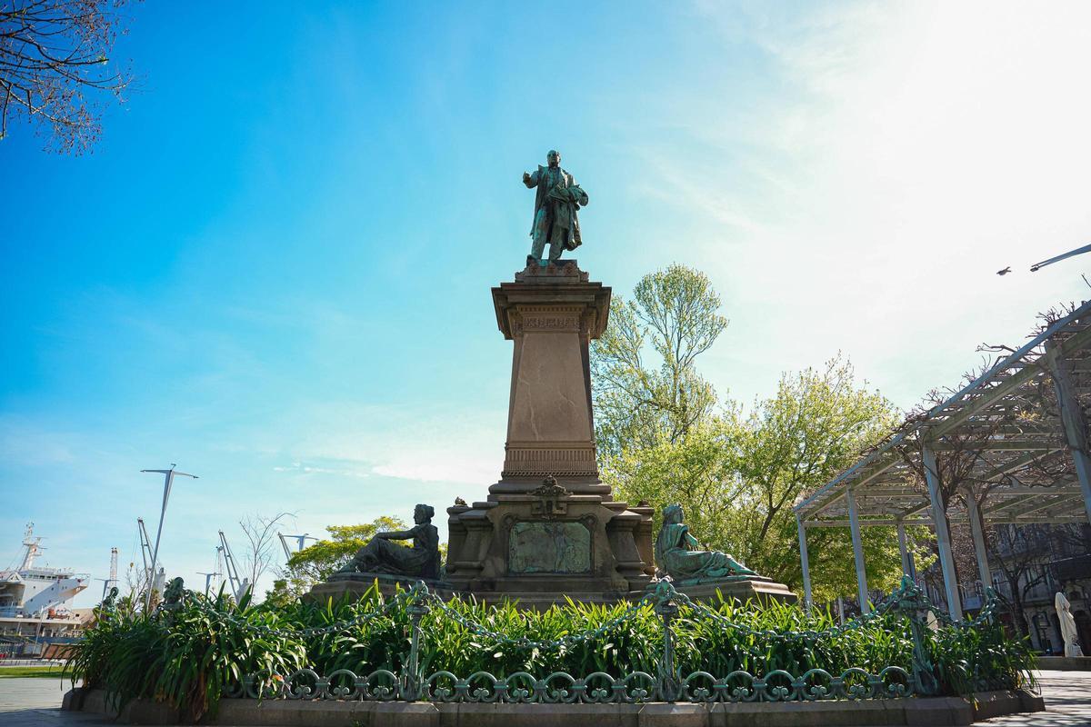 Monumento a José Elduayen.