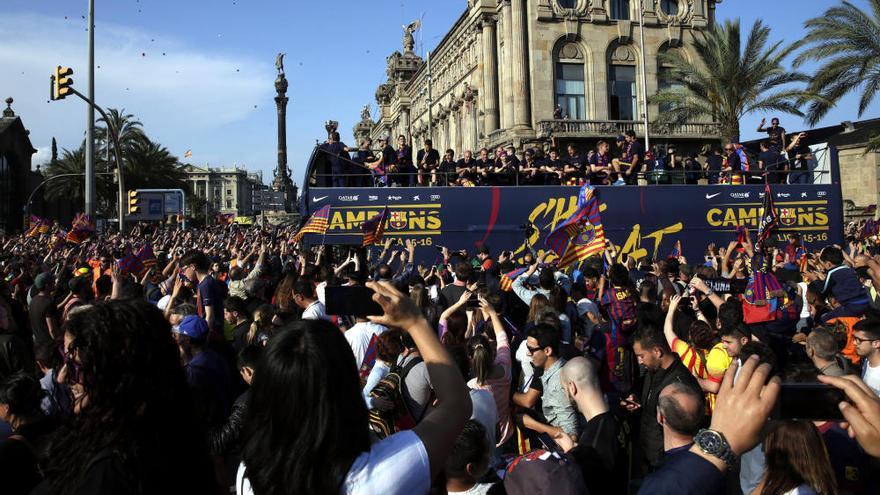 El Barça celebra el título de Liga con su afición