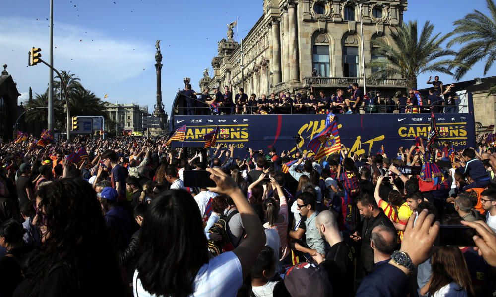 El Barça celebra el título de Liga con su afición