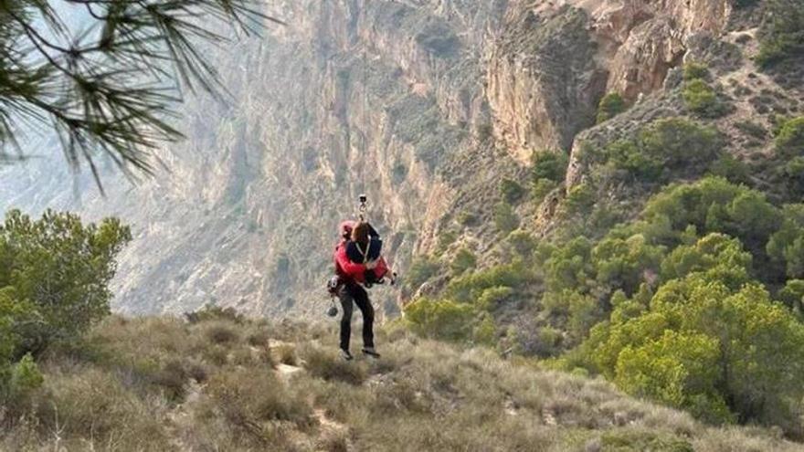 Atrapados un hombre y una mujer en el Monte Ponoig en Polop