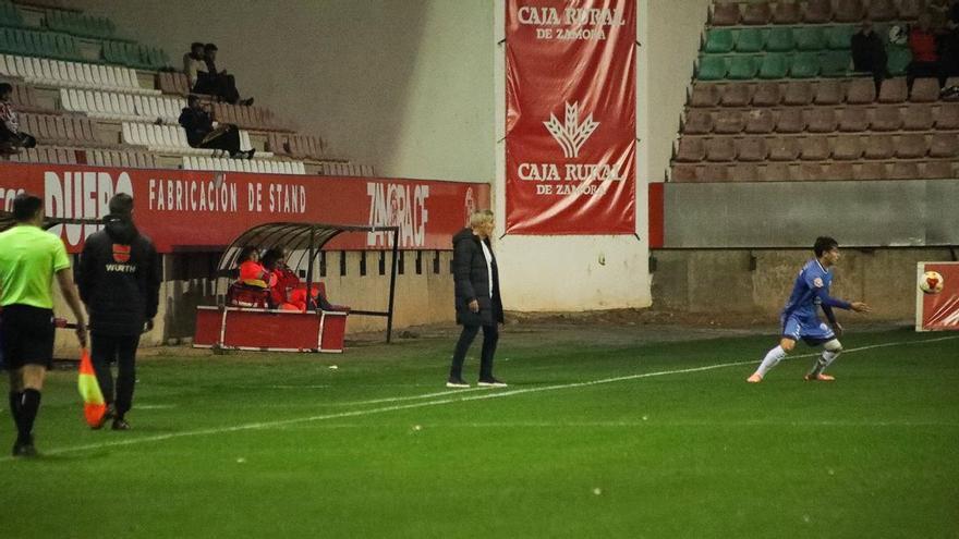 Óscar Cano, entrenador del Zamora CF, tras su debut ante el Ourense CF: "Hemos hecho un muy mal partido"