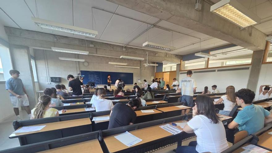 Arranca una Selectividad en la UIB marcada por los detectores de móviles y los nervios de casi 5.000 alumnos