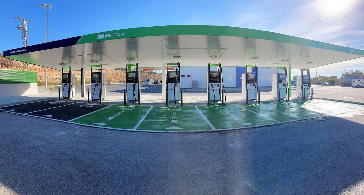 Estación de recarga ultrarápida de Iberdrola en Elx