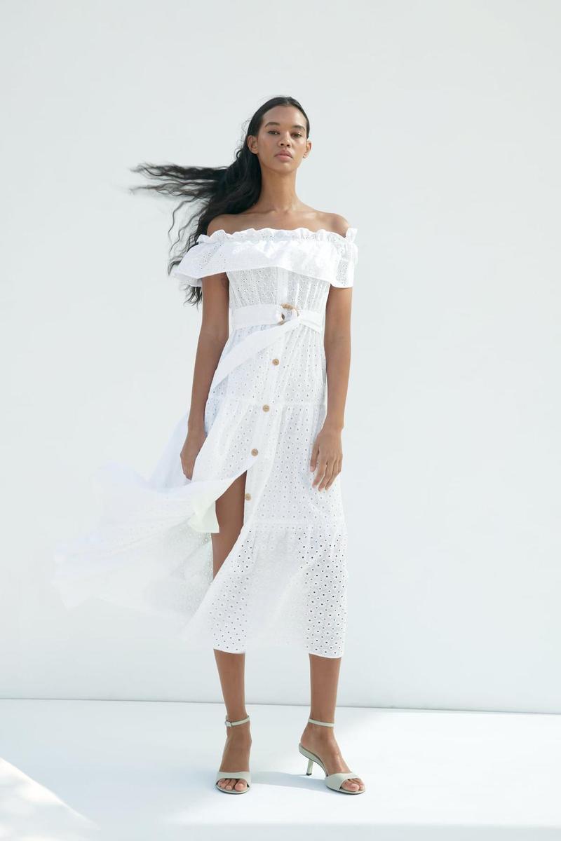 Vestido blanco bordados perforados de Zara