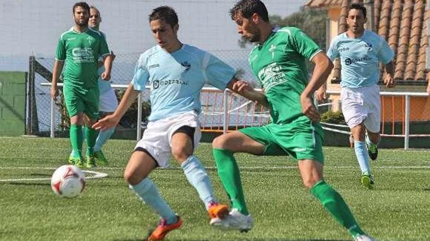 Un lance del choque disputado ayer en As Laxes. // Santos Álvarez