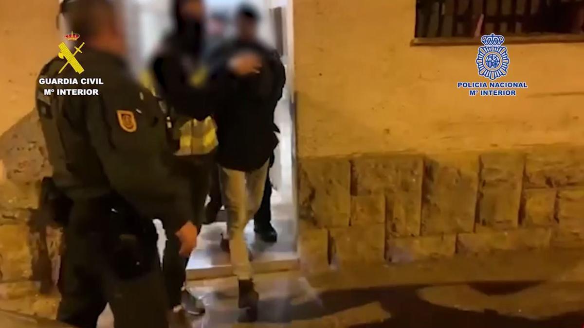 El gihadista detingut a Girona buscava a la web fosca manuals d'armes i explosius i adquirir armes