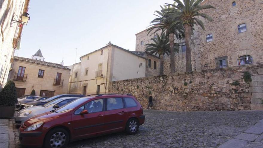 La policía local de Cáceres lleva registradas 250 matrículas de la ciudad monumental