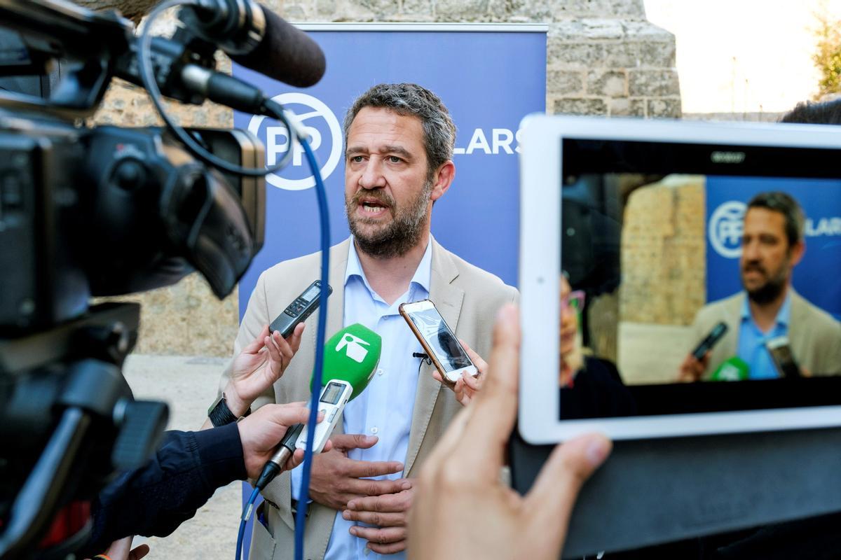 El PP s’allunya de Vox i s’obre a il·legalitzar associacions franquistes