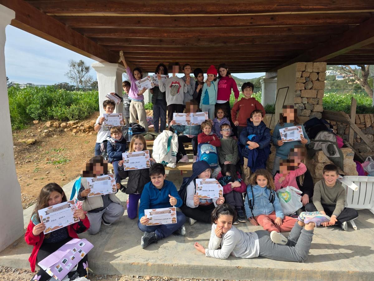 Estas son las imágenes del campamento de arqueología en Can Tomeu, programación Natura