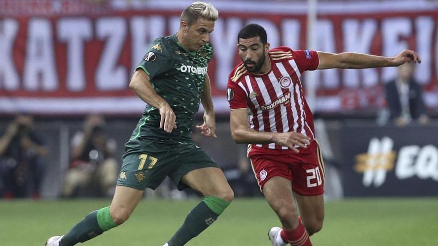 El Betis domina sin pegada en el campo del Olympiacos