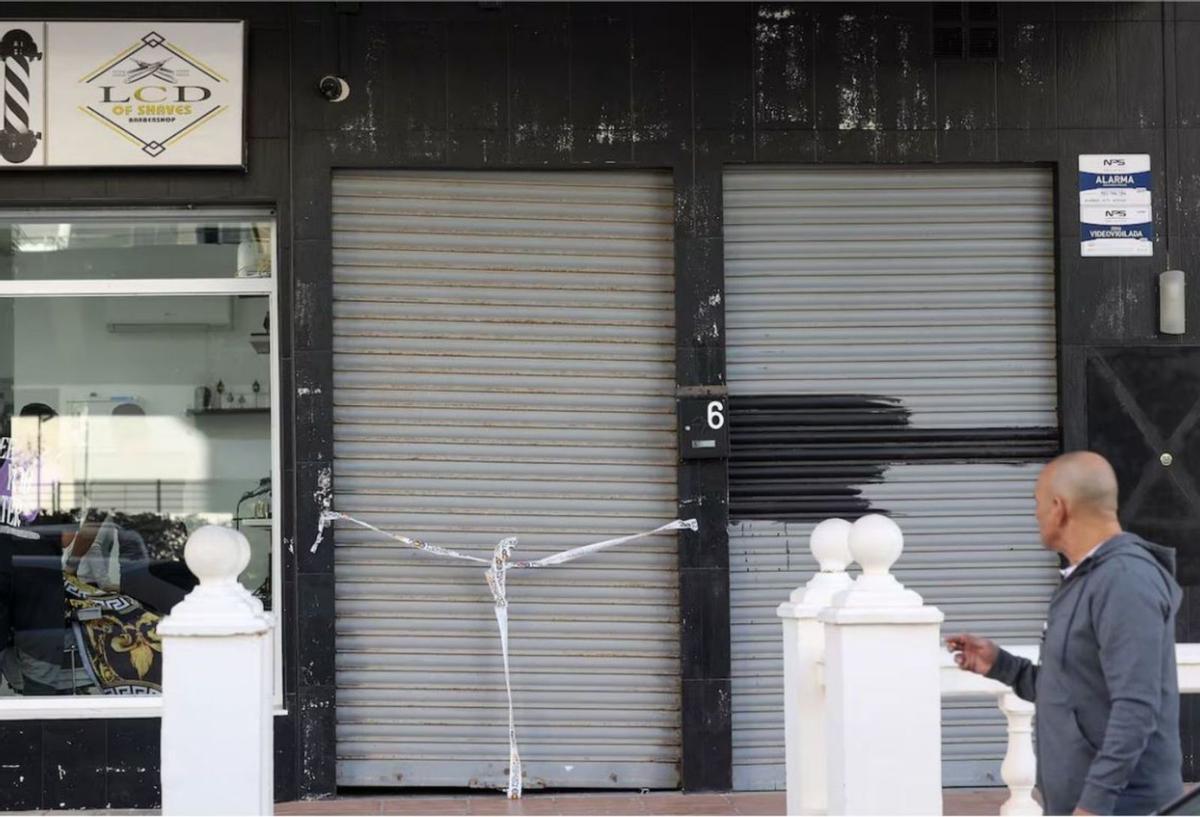 El club de cannabis donde trabajaba la víctima, precintado tras el asesinato.