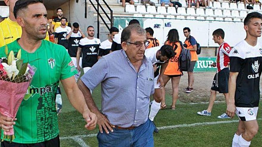 Paco Villar durante el partido homenaje a su hijo Agustín Villar el pasado mes de julio.