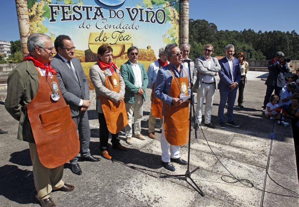 Salvaterra despacha 20.000 botellas de vino del Condado en una multitudinaria fiesta