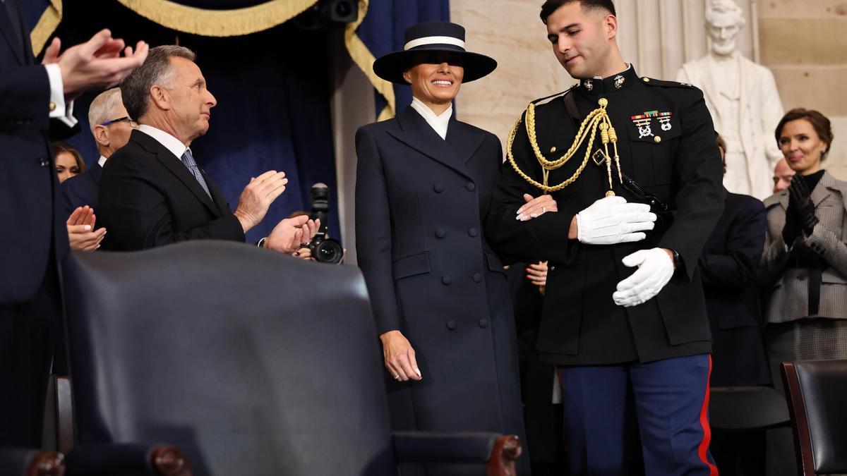 El creador de los icónicos stilettos calzó a Melania Trump.