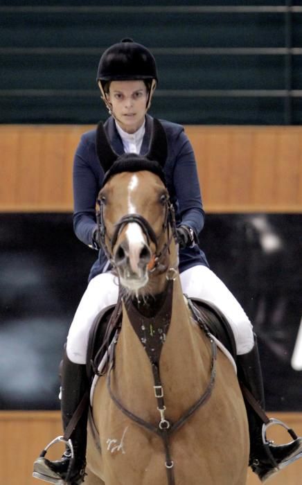 La amazona griega Athina Onassis montando a Casquell durante el Concurso de Saltos Internacional de A Coruña que se celebra en el recinto de Casas Novas.