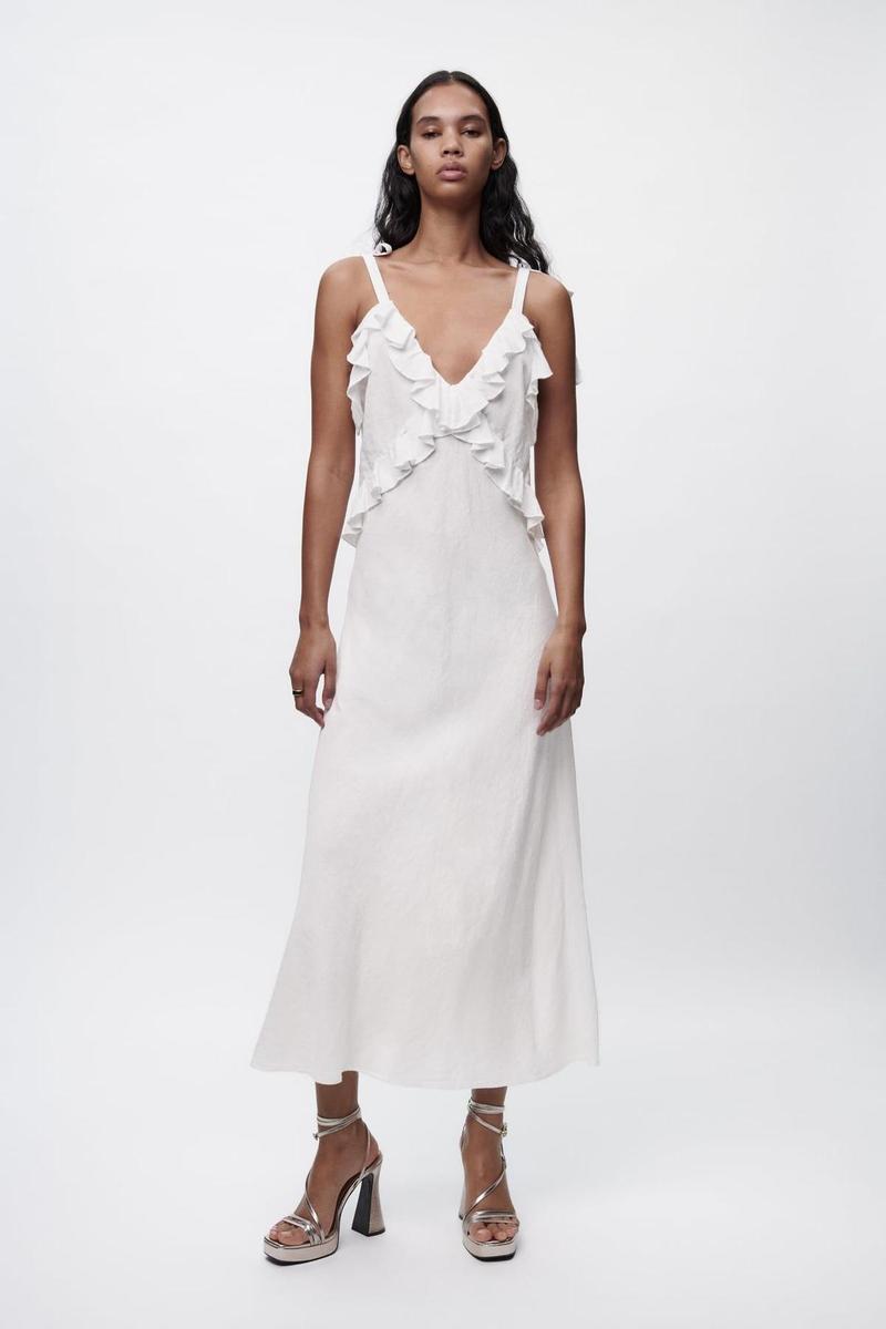 Vestido blanco de lino con volantes de Zara