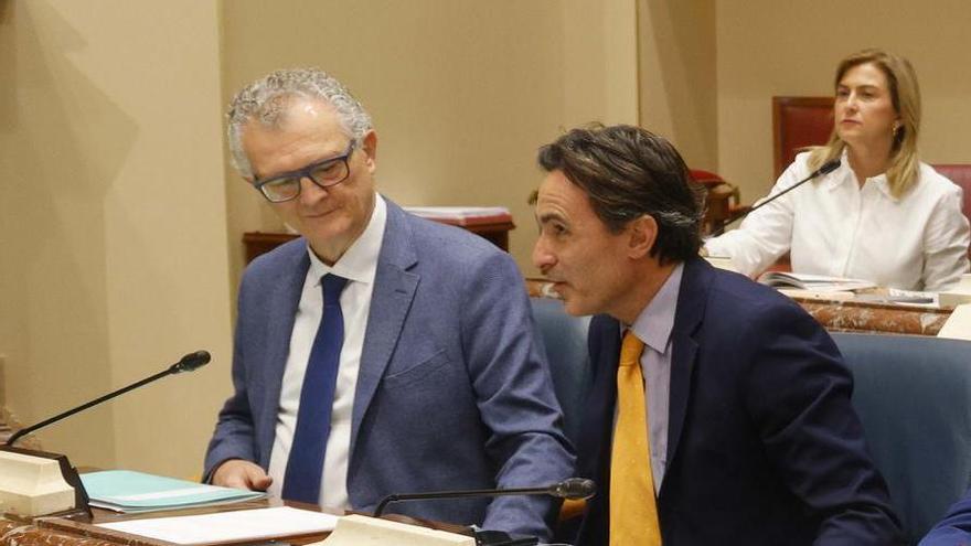 Los consejeros de Salud y Fomento, Juan José Pedreño y Jorge García Montoro, respectivamente.