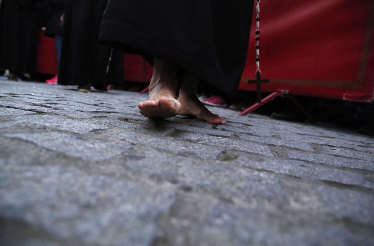 El Vía Crucis enseña el recogimiento de la Semana Santa cordobesa