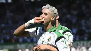 Dos goles de Zabiri amarran los tres puntos para el Racing y rompe la buena racha del Alavés