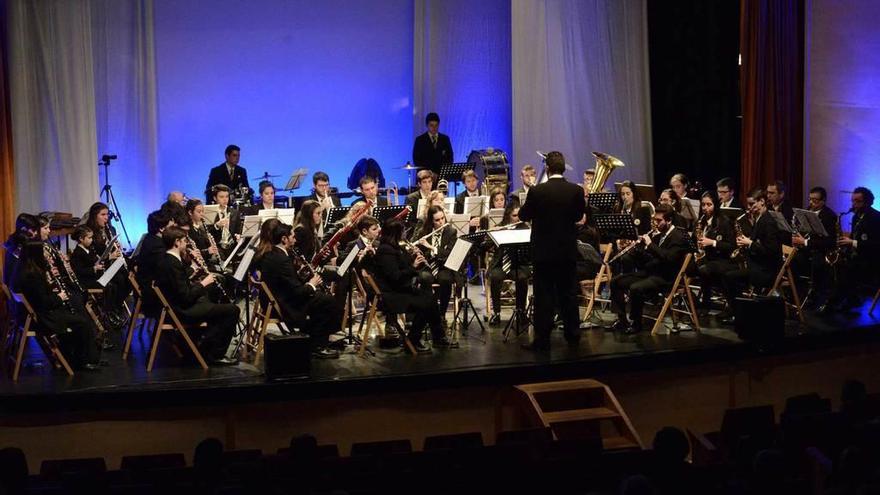 La Banda de Música de Mieres toca a la primavera