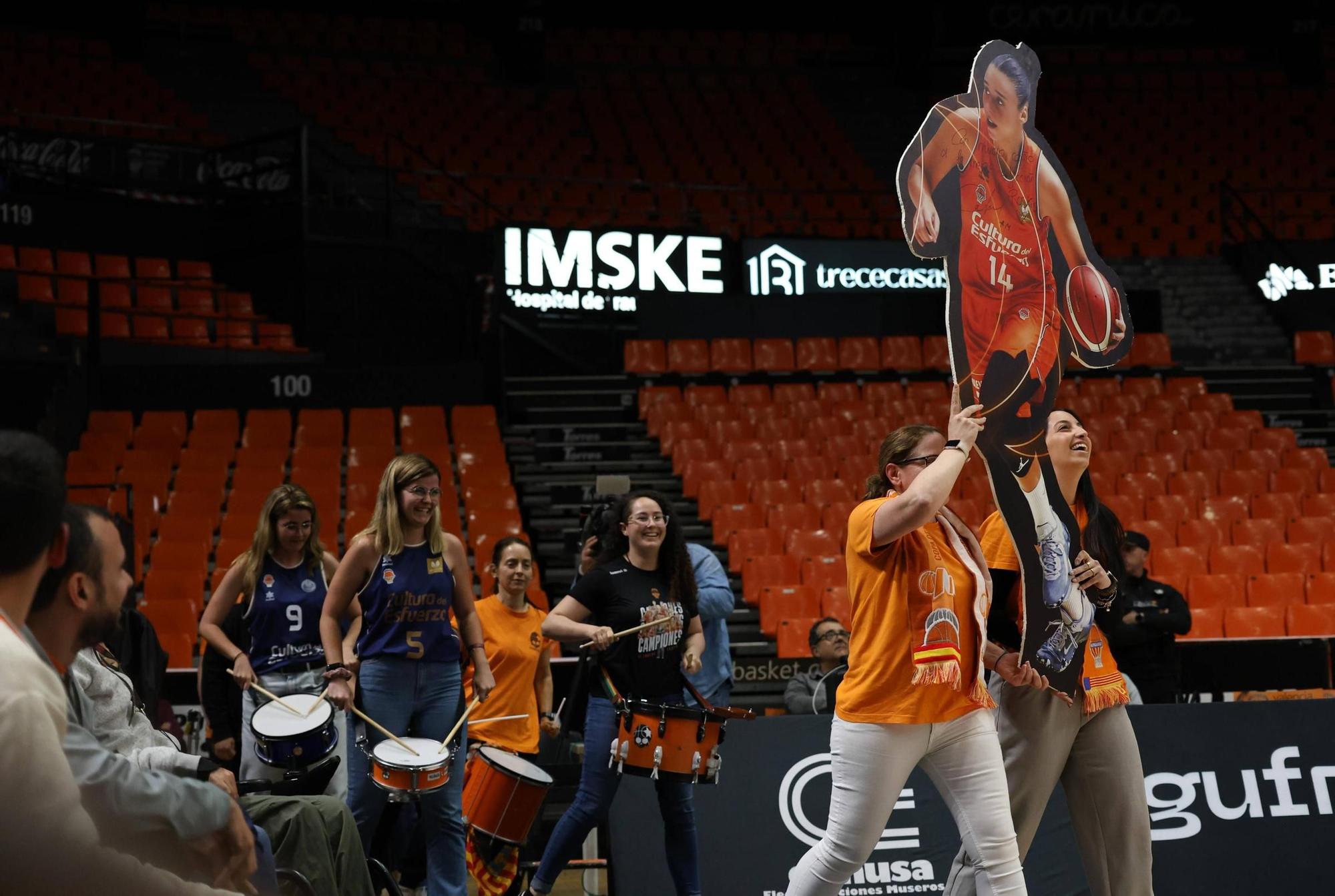 La fiesta llegó a la Fonteta: Así celebraron la Copa de la Reina