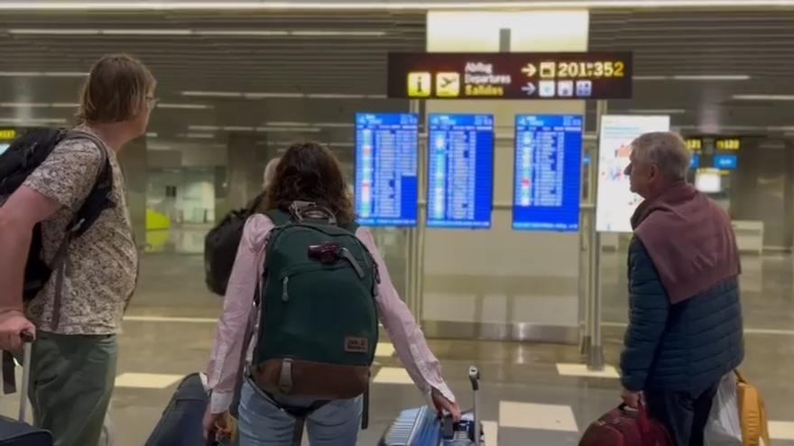 Ambiente en el aeropuerto de Gran Canaria tras el cierre por un dron