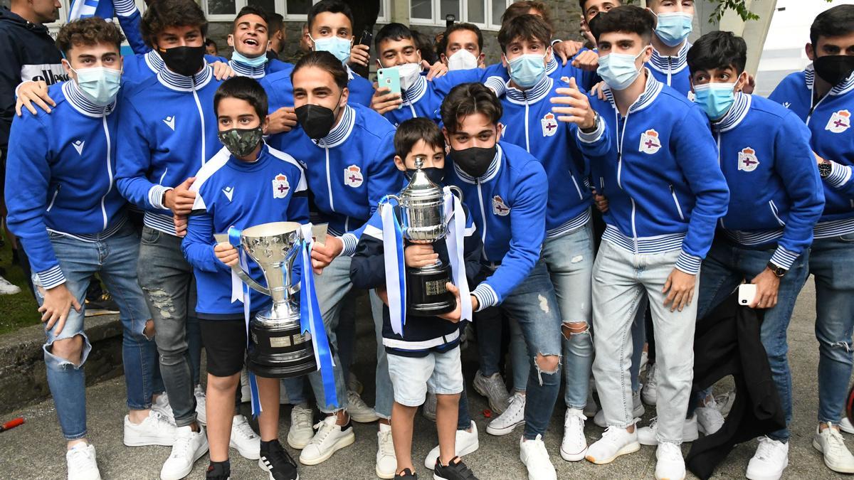 Los juveniles del Dépor celebran en A Coruña su Copa de Campeones