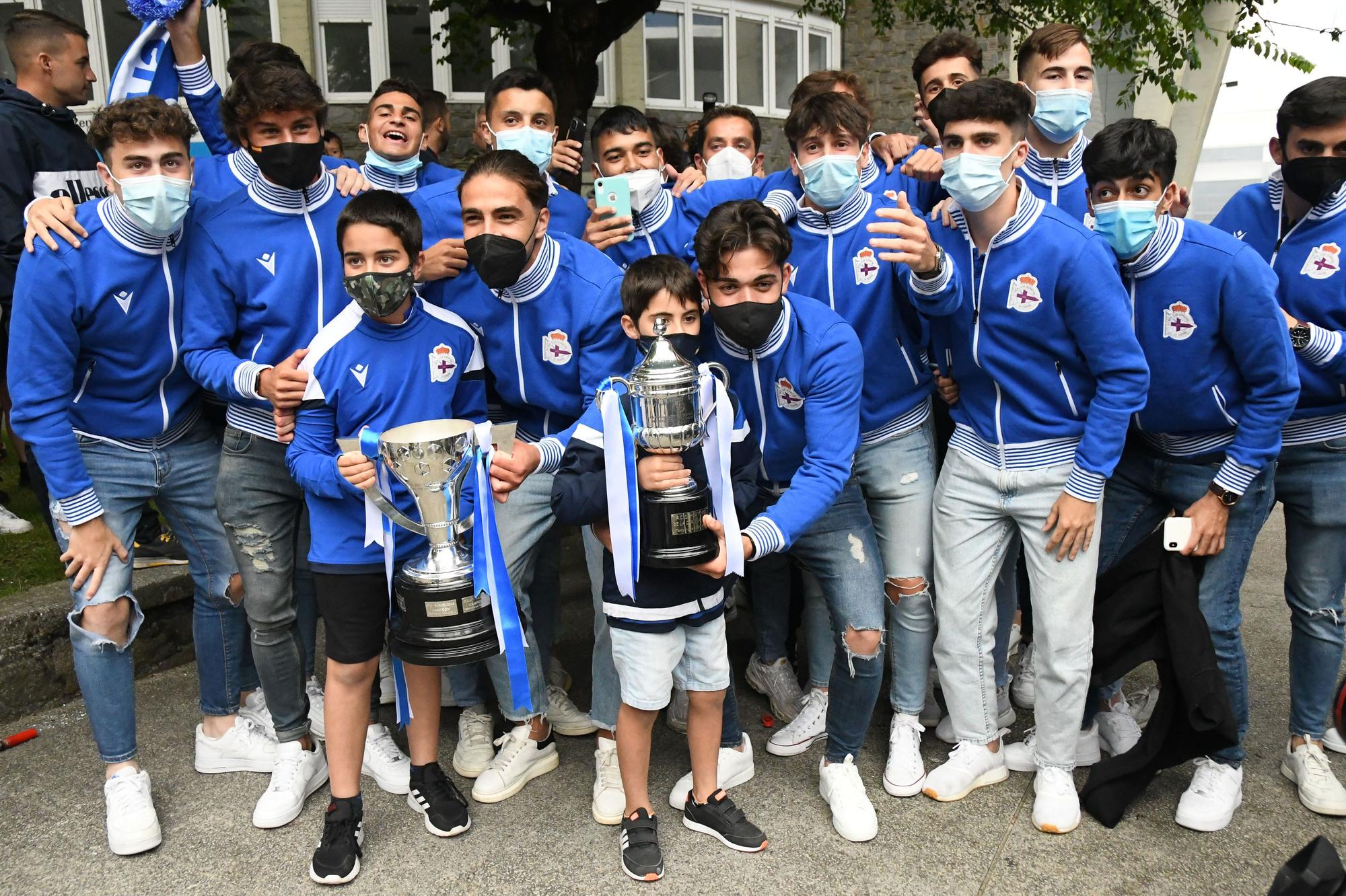 Los juveniles del Dépor celebran en A Coruña su Copa de Campeones