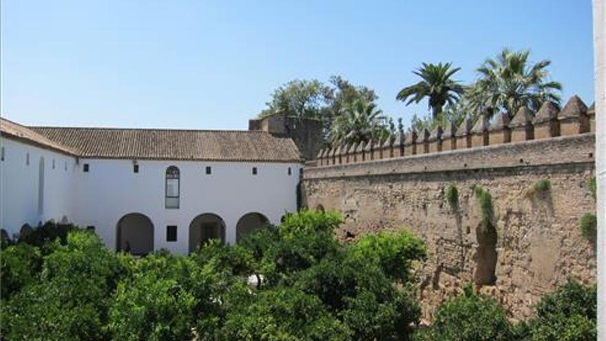 Se declara desierta la licitación del espectáculo nocturno del Alcázar